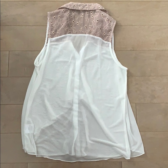 Sleeveless blouse - Picture 2 of 4